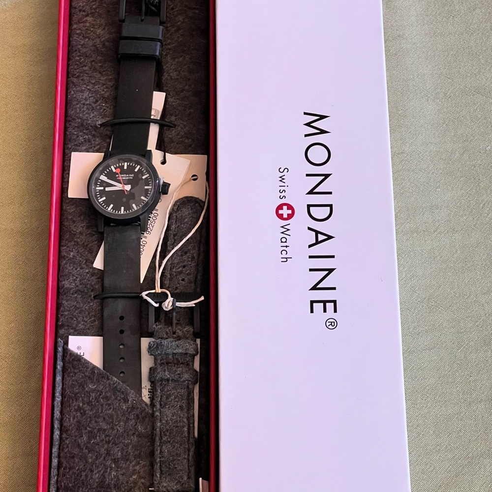 NEW Mondaine Essence Quartz Watch set, Black, 32 mm - MS1.32120.RB.SET